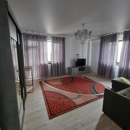 Diplomat - 2 Lägenhet Bishkek Exteriör bild