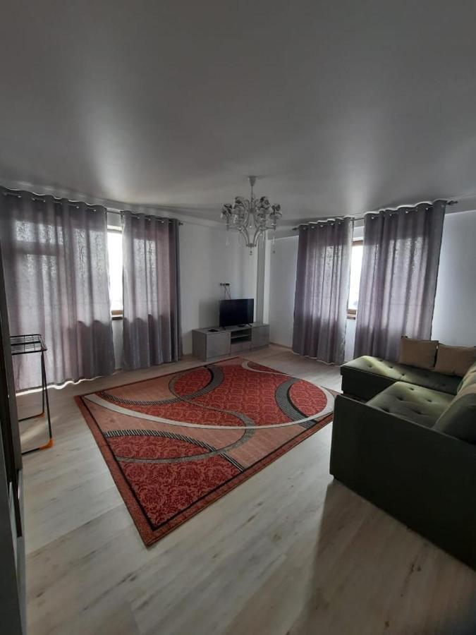 Diplomat - 2 Lägenhet Bishkek Exteriör bild