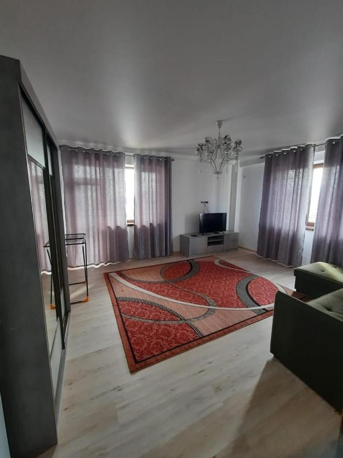 Diplomat - 2 Lägenhet Bishkek Exteriör bild