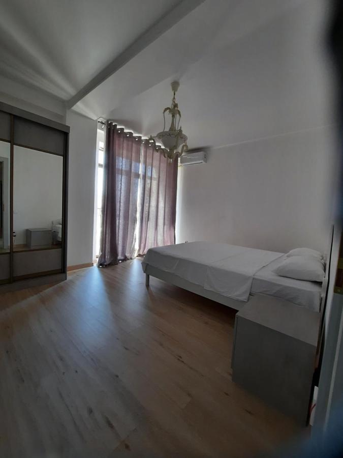 Diplomat - 2 Lägenhet Bishkek Exteriör bild